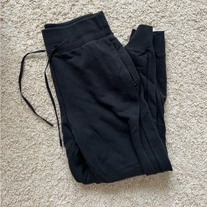 Black lululemon sweatpants joggers